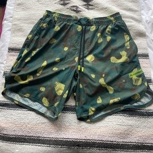 Legends Luka 7” short. Green camo with a chartreuse liner. Excellent shape.